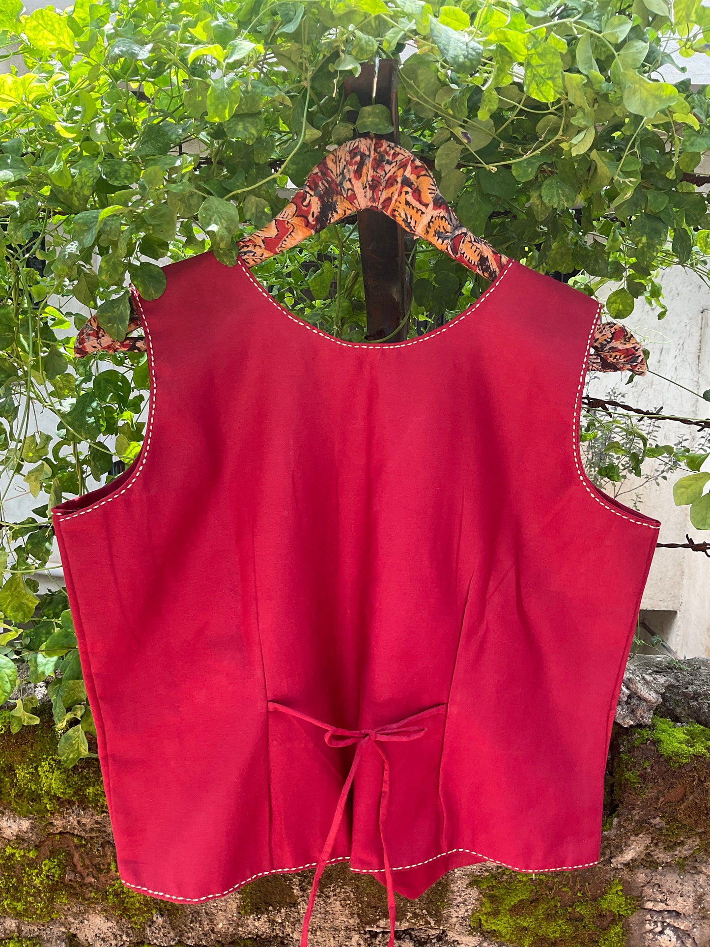 Pocket flower embroidery vest-rust