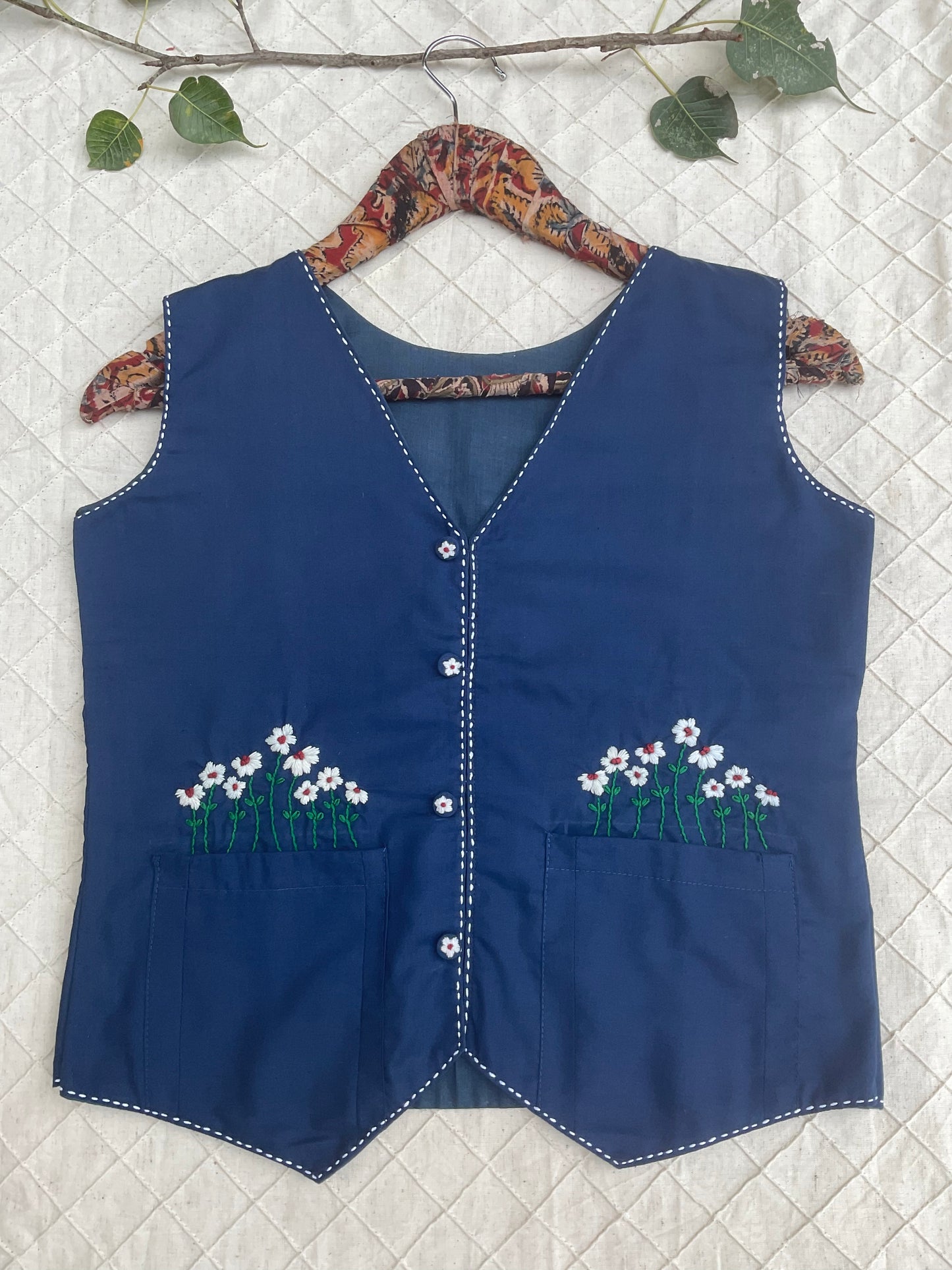 Pocket embroidery vest-blue