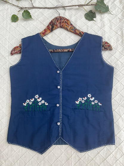 Pocket embroidery vest-blue