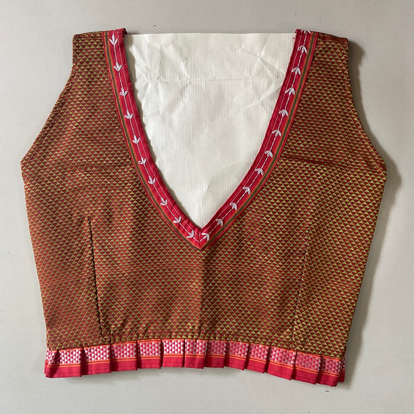 SLEEVELESS KHANN BLOUSE WITH THREADWORK & FRILL (ATTACHABLE SLEEVES)