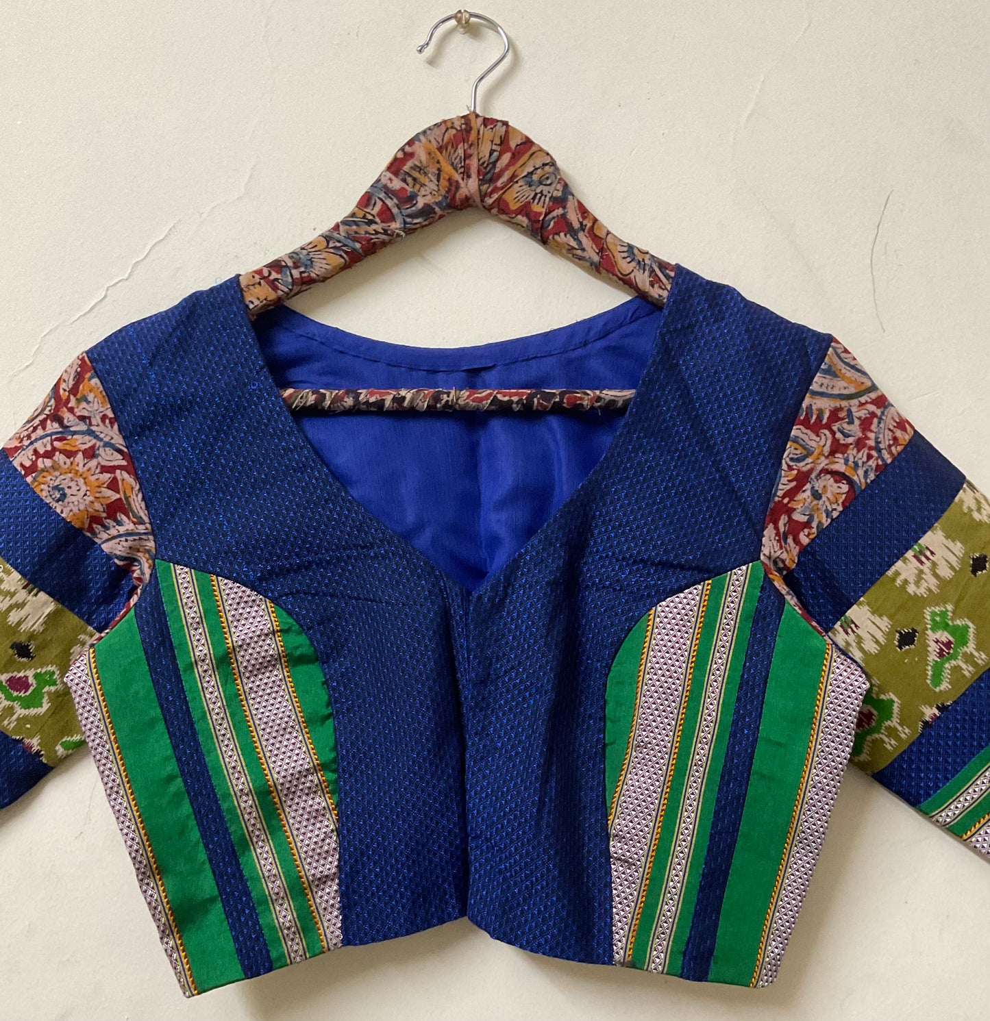 NILIMA – Handloom Cotton V-Neck KHANN Blouse