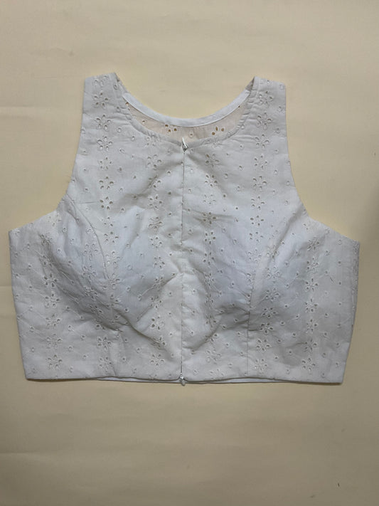 Sleeveless hakoba blouse with invisible front zippers and fusing