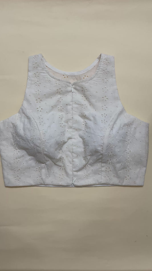 Sleeveless hakoba blouse with invisible front zippers and fusing